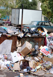 МУП "СпецАТХ
" не решает проблему вывоза мусора